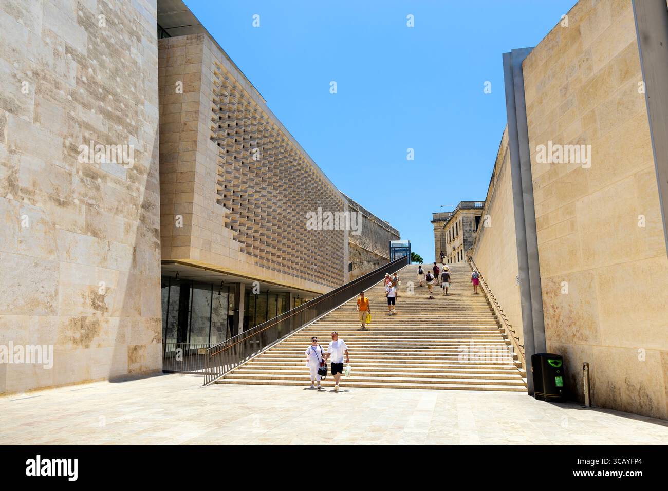 Neues Parlamentsgebäude von Renzo Piano und Treppe in Valletta, Malta Stockfoto