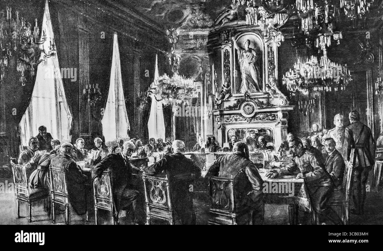 Illustration einer Sitzung der Alliierten Konferenz während des Ersten Weltkriegs unter dem Vorsitz des französischen Premierministers Aristide Briand. Das Bild in einem opulenten Raum zeigt wichtige Führer der Alliierten, darunter Lord Kitchener, General Joffre, Sir Edward Grey, Baron Sonnino und andere Vertreter Großbritanniens, Frankreichs, Italiens, Belgiens, Serbiens, Serbiens, und Russland. Von J. Simont aus Fotografien und offiziellen Dokumenten gezeichnet, fängt dieser Gravur die diplomatische Einheit der Entente-Mächte von 1916 ein. Stockfoto