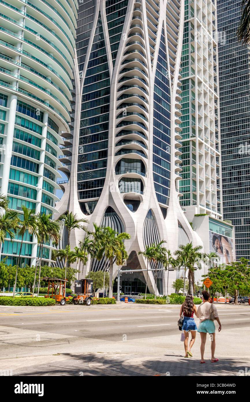 Miami Florida, Biscayne Boulevard, Downtown Skyline, Hochhäuser, One Thousand Museum Luxus Wohnturm, entworfen von Zaha Hadid Archite Stockfoto