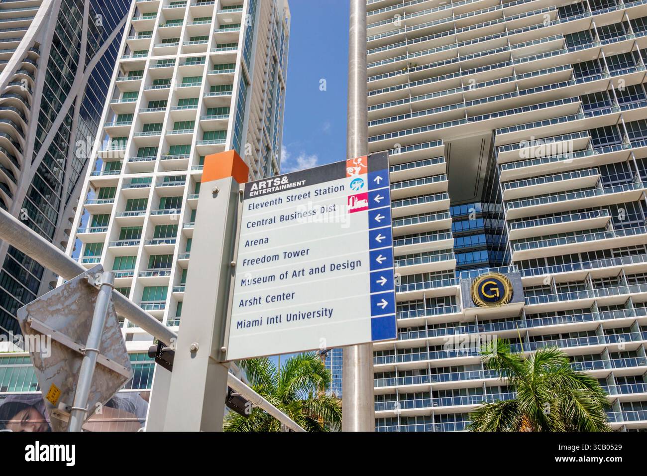 Miami Florida, Biscayne Boulevard, Downtown Skyline, Hochhäuser, Marquis Miami, The Grayson Hotel Miami Fassade mit goldenem, rundem G Emblem, Te Stockfoto