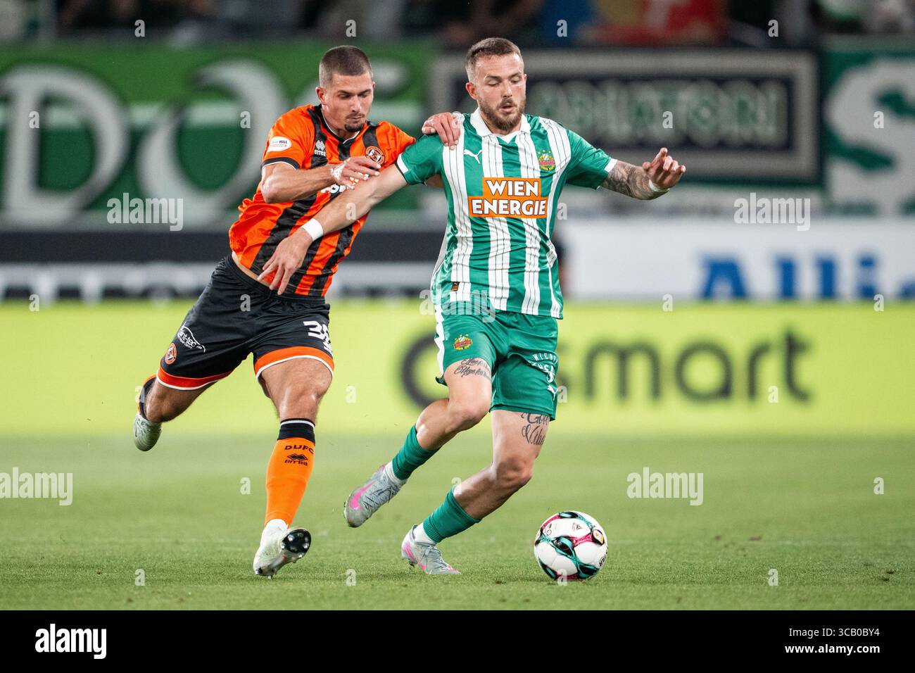 ABD0098 20250807 - WIEN - ÖSTERREICH: Vlnr.: Max Watters (Dundee United ...