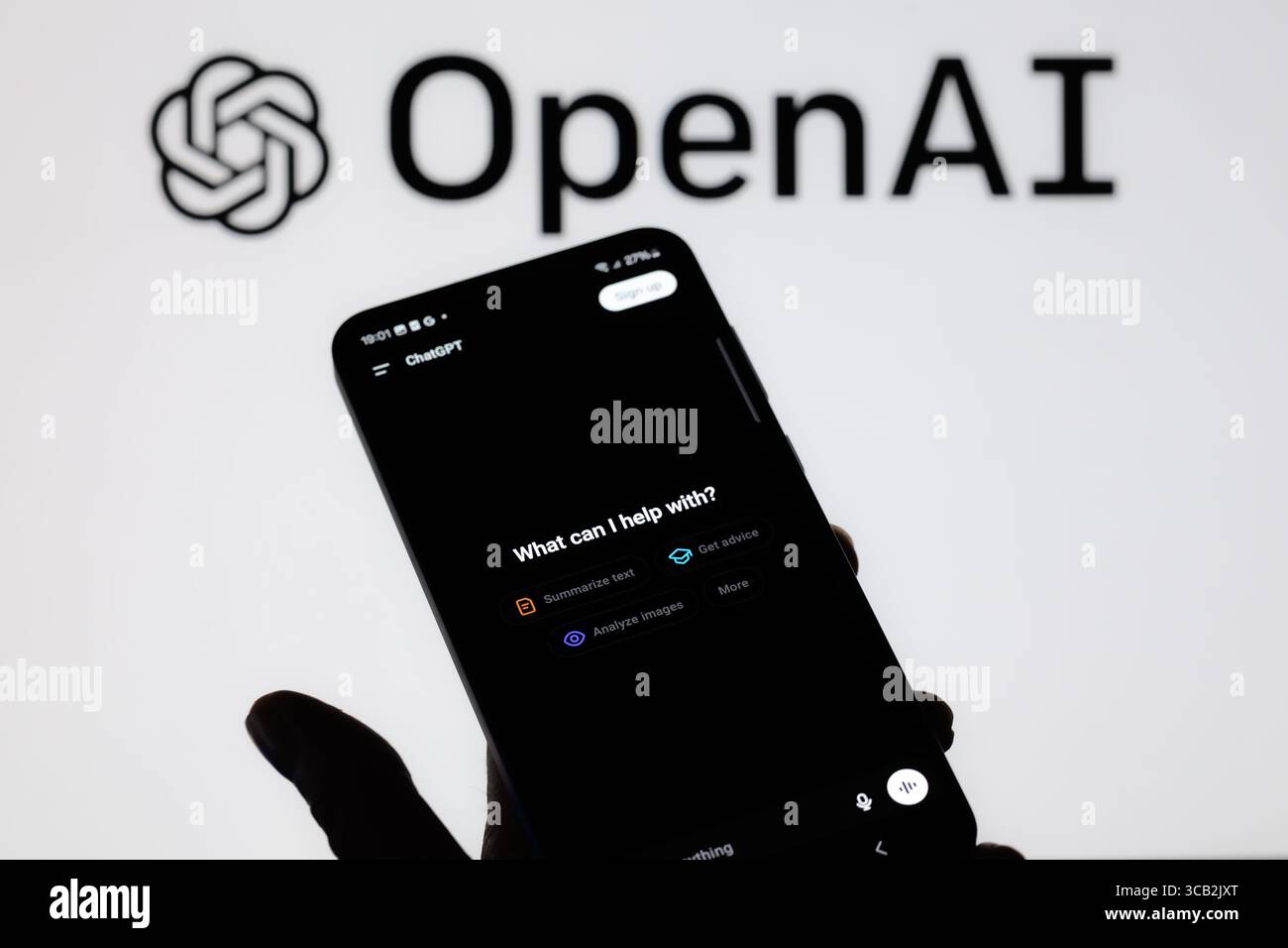 Brüssel, Belgien August 2025. Die OpenAI - ChatGPT-Anwendung wird auf einem Mobiltelefon angezeigt, OpenAI kündigte GPT-5 an, sein neuestes und fortschrittlichstes KI-Modell. In dieser Abbildung zu sehen.aufgenommen in Brüssel, Belgien, am 7. August 2025. (Jonathan Raa/SIPA USA) *** ausschließlich für redaktionelle Nachrichten *** Credit: SIPA USA/Alamy Live News Stockfoto