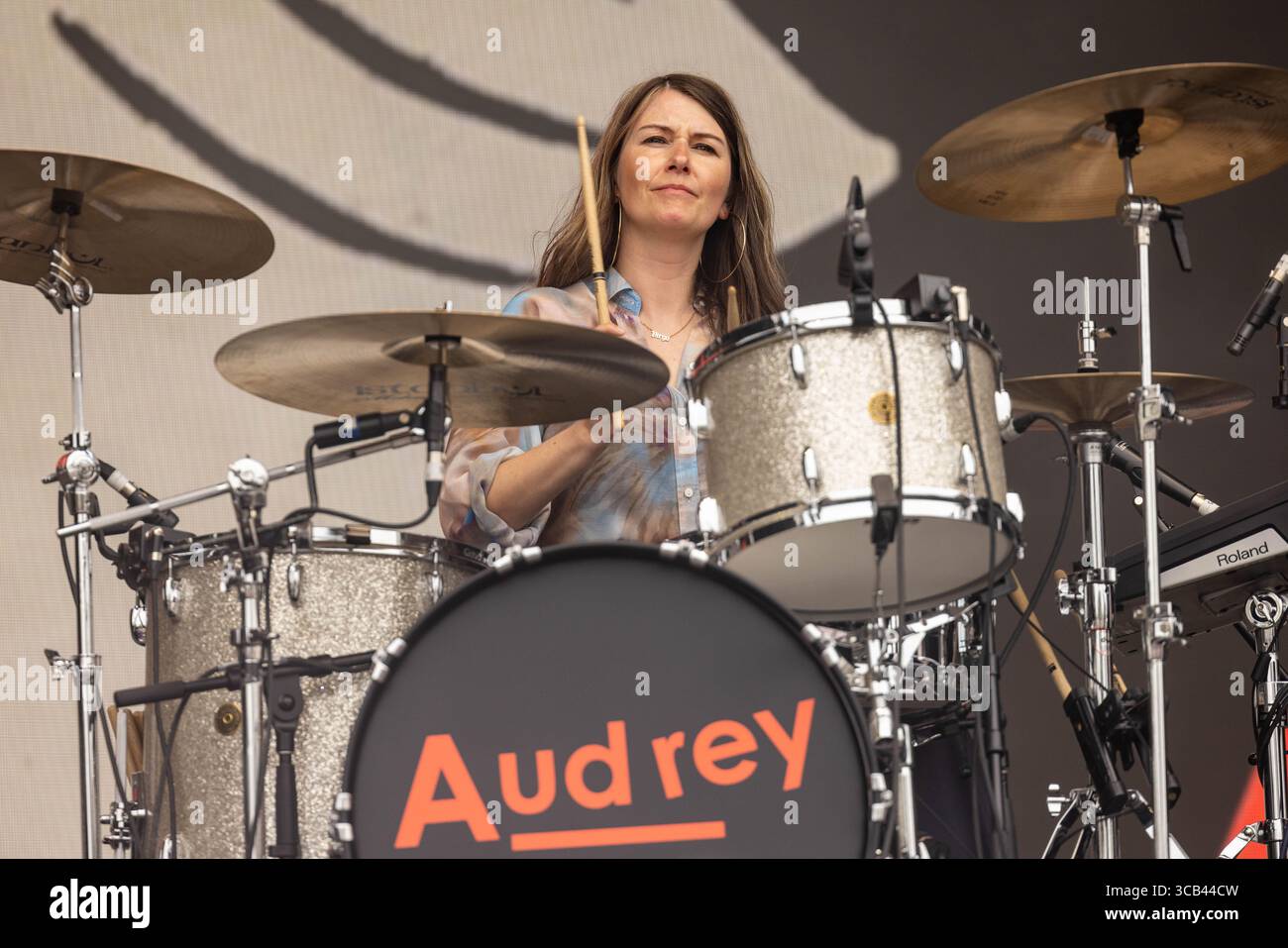 Juni 2023, Manchester, Tennessee, USA: AUDREY TAIT von Franz Ferdinand während des Bonnaroo Music and Arts Festivals in Manchester, Tennessee (Bild: © Daniel DeSlover/ZUMA Press Wire) Stockfoto