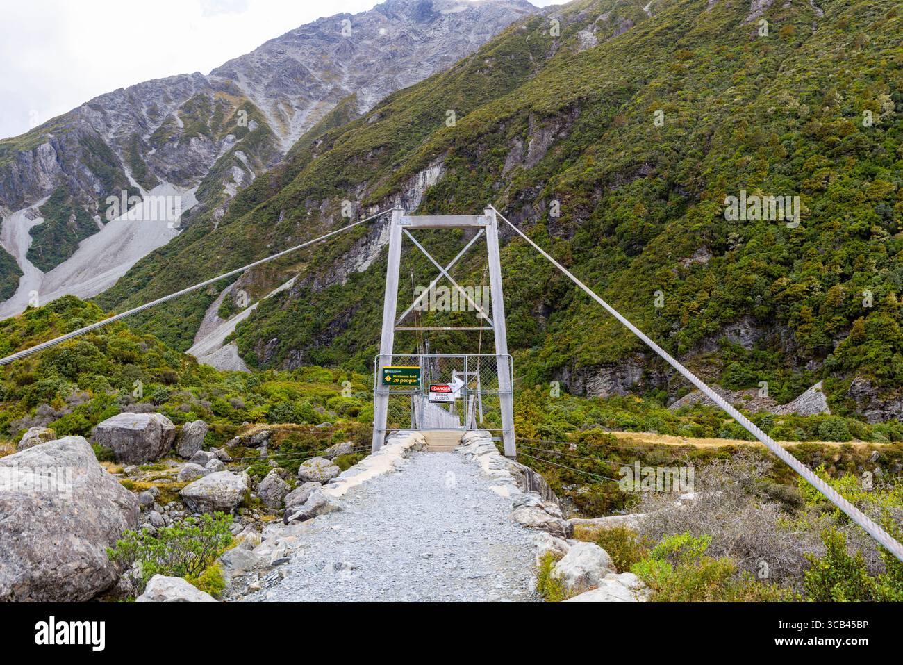 Der Nationalpark Aoraki Mount Cook, Hooker Valley Track ist aufgrund der Wetterbedingungen an der ersten Swing Bridge geschlossen, Canterbury, Neuseeland Stockfoto