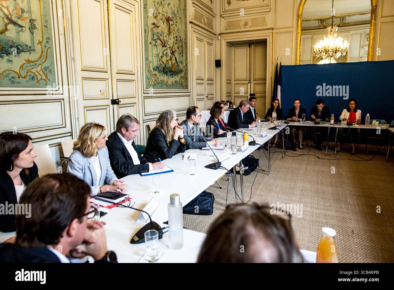 11. Juni 2019: Paris, Frankreich - Brune Poirson, Staatssekretär für ökologische und Solidaritätsfragen im Bereich des Übergangs, empfängt die führenden Vertreter der Fastfood-Ketten in Frankreich für die Entsorgung ihrer Abfälle. (Bild: © Sadak Souici/ZUMA Press Wire) Stockfoto