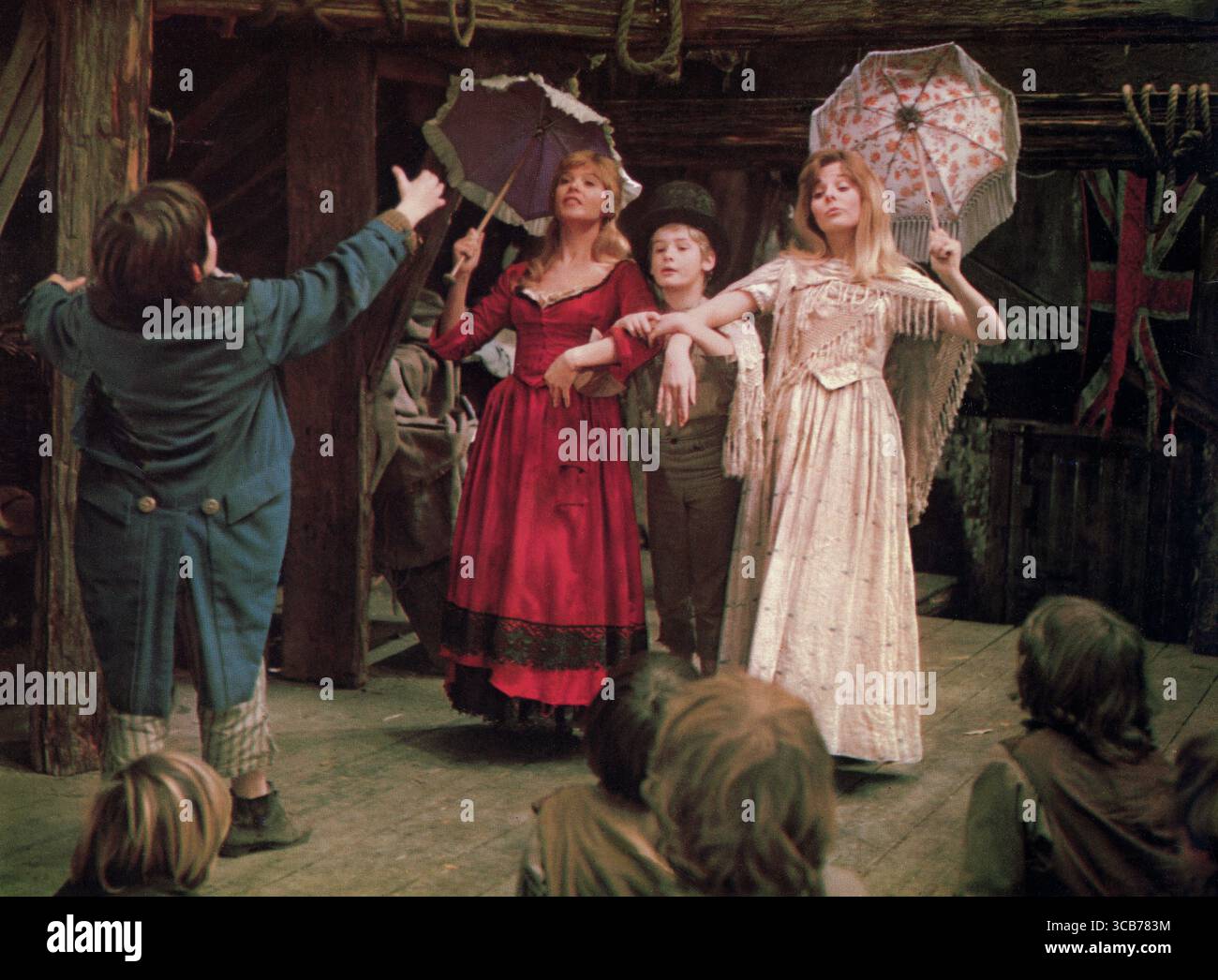 5. März 2023, Großbritannien: Jack Wild (linke Rückansicht), Shani Wallis, Mark Lester, Sheila White, am Set des britischen Musikfilms „Oliver!“, Columbia Pictures, 1968 (Credit Image: © JT Vintage Via ZUMA Press Wire) Stockfoto