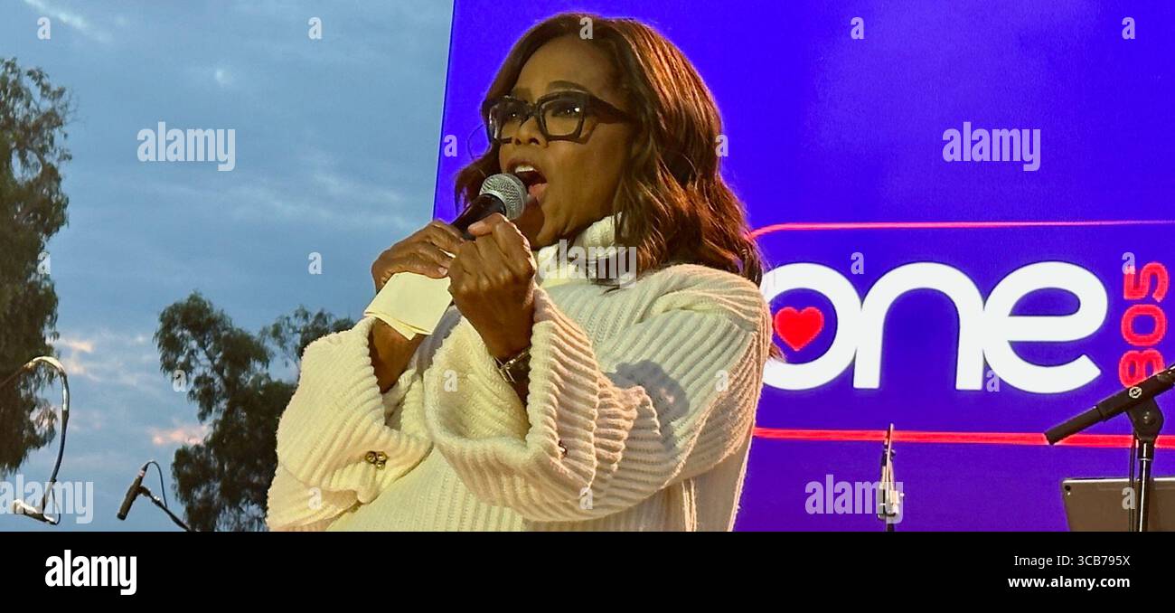 22. September 2023, Santa Barbara, Kalifornien, USA: OPRAH WINFREY beim One805 Live-Konzert und VIP-Dinner in Kevin Costners Anwesen am Meer. Dies ist eine jährliche Spendenaktion im Wert von mehreren Millionen Dollar, die von One805.org durchgeführt wird, um Ersthelfer im Santa Barbara County zu unterstützen, darunter Polizei, Fire und Search and Rescue. Dieses Jahr gehen die meisten Mittel an First Responder psychische Gesundheit. (Bild: © Amy Katz/ZUMA Press Wire) Stockfoto