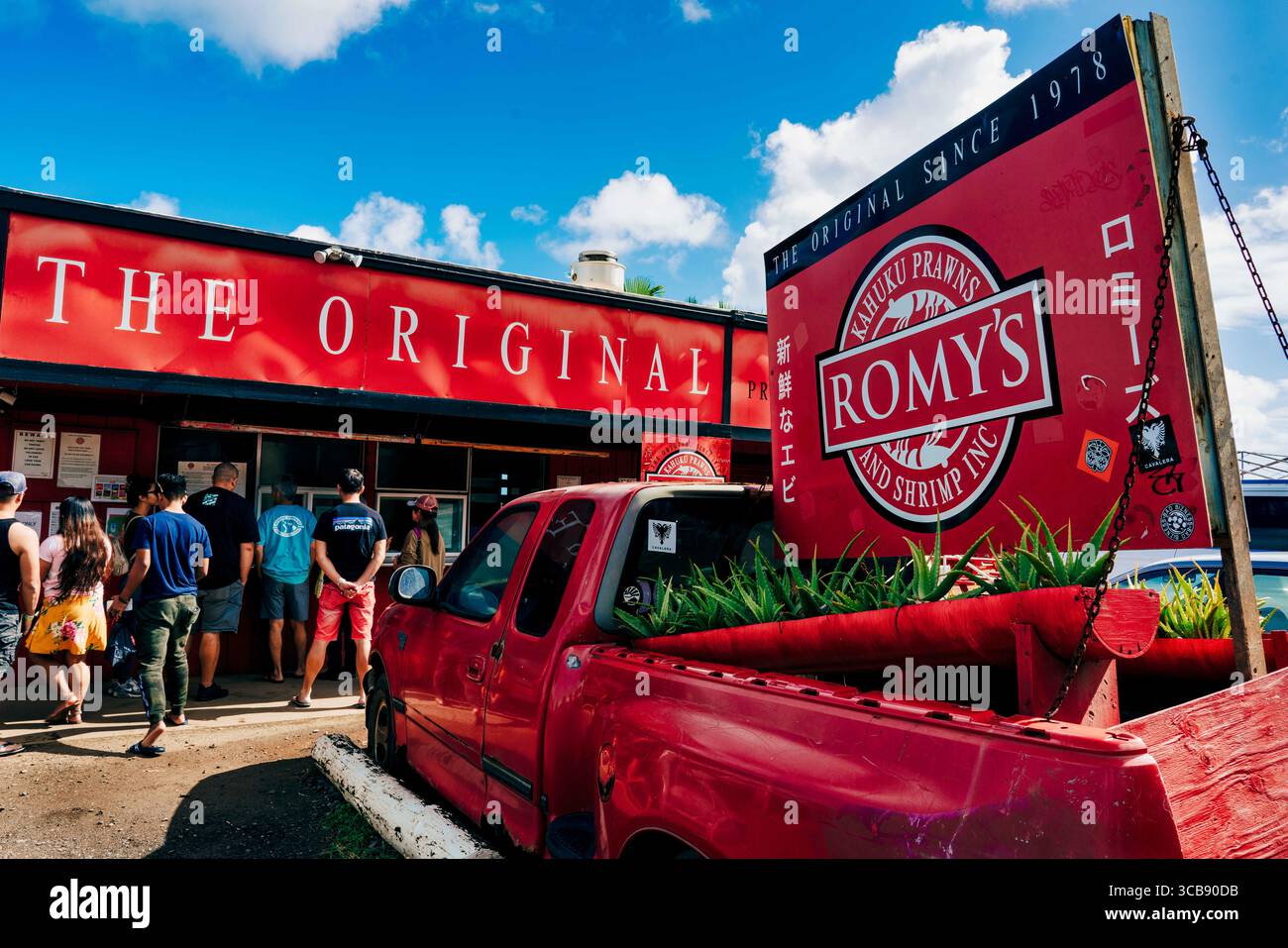 12. Februar 2019, Kahuku, Hawaii, USA: Von der Öffnungszeit bis zur Schließung 365 Tage im Jahr gibt es eine Menge an Romy's Shrimp in Kahuku auf Oahu..12. Februar 2019. (Kreditbild: © PF Bentley/ZUMA Press Wire) Stockfoto