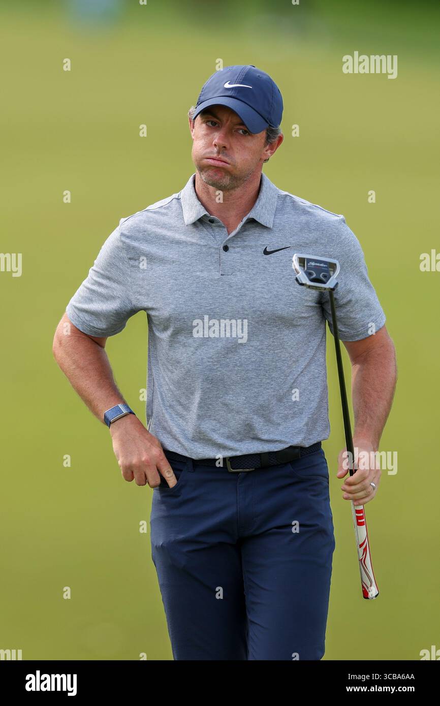 3. Juni 2023, Dublin, Ohio, Vereinigte Staaten von Amerika: RORY MCILROY (GB-NIR) seufzt nach Abschluss der 3. Runde des Memorial Turniers im Muirfield Village Golf Club. McIlroy schoss zwei unter Par und ist für die Führung gebunden. (Kreditbild: © Brian Dempsey/ZUMA Press Wire) Stockfoto