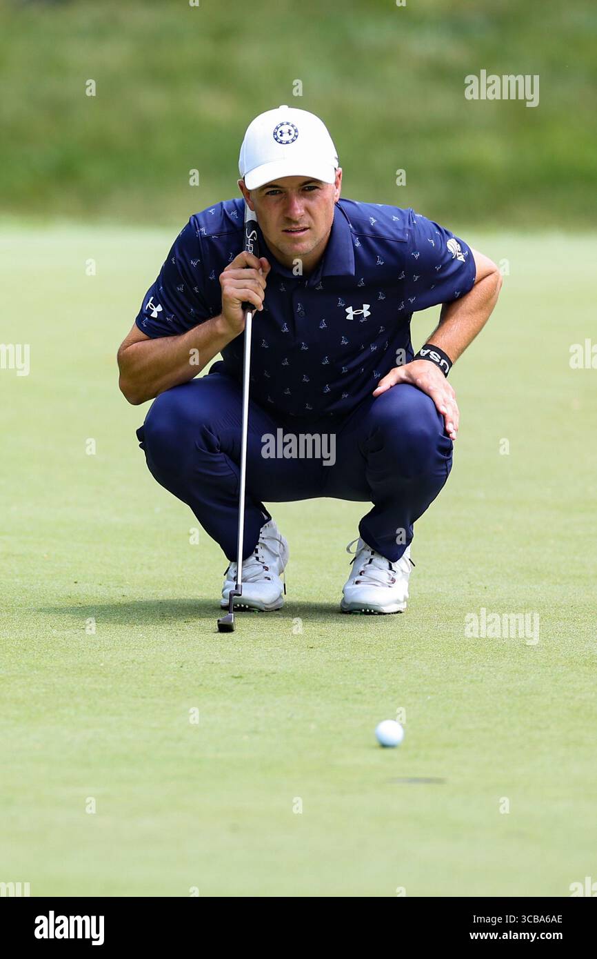 3. Juni 2023, Dublin, Ohio, Vereinigte Staaten von Amerika: JORDAN SPIETH (USA) stellt seinen Putt auf das 2. Loch des Memorial Turniers im Muirfield Village Golf Club. Spieth schoss sogar Par. (Foto: © Brian Dempsey/ZUMA Press Wire) Stockfoto