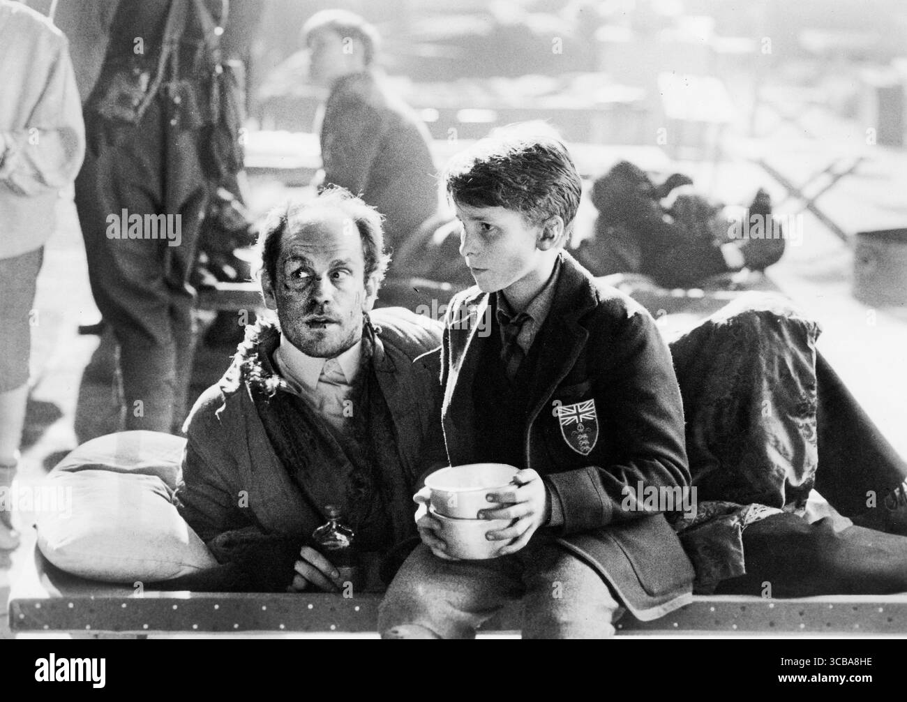 30. Juli 2021: John Malkovich, Christian Bale, am Set des Films „Empire of the Sun“, Warner Bros., 1987 (Bild: © JT Vintage/Glasshouse Via ZUMA Press Wire) Stockfoto