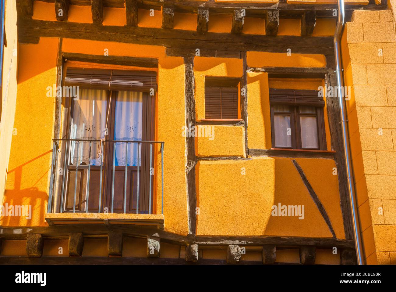Fassade des Hauses in Juderia. Segovia, Spanien. Stockfoto