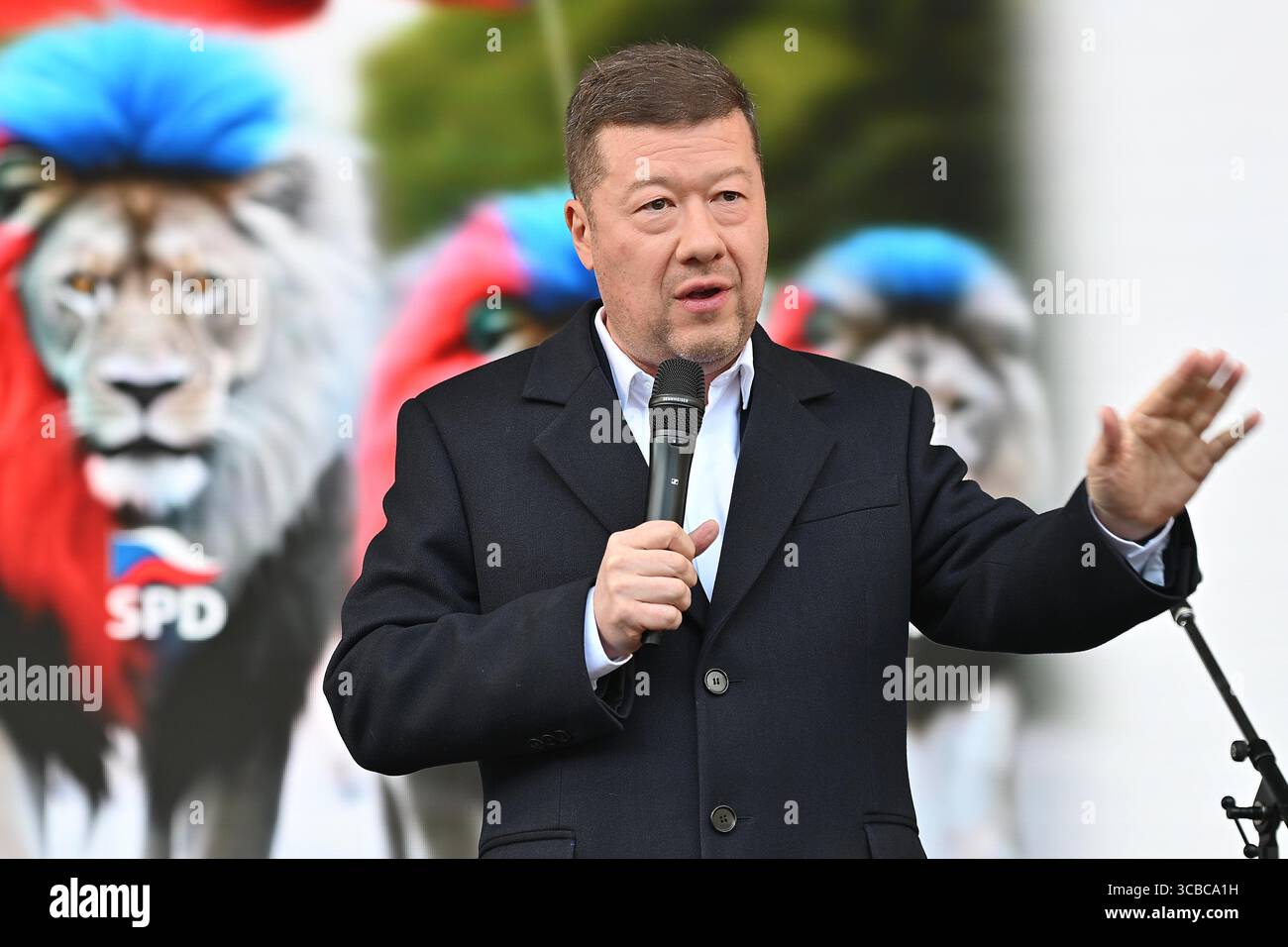 Eine Staatsanwaltschaft hat heute Anklage gegen den tschechischen Abgeordneten Tomio Okamura und seine Bewegung für Freiheit und direkte Demokratie (SPD) wegen Aufstachelung zum Hass eingereicht Stockfoto