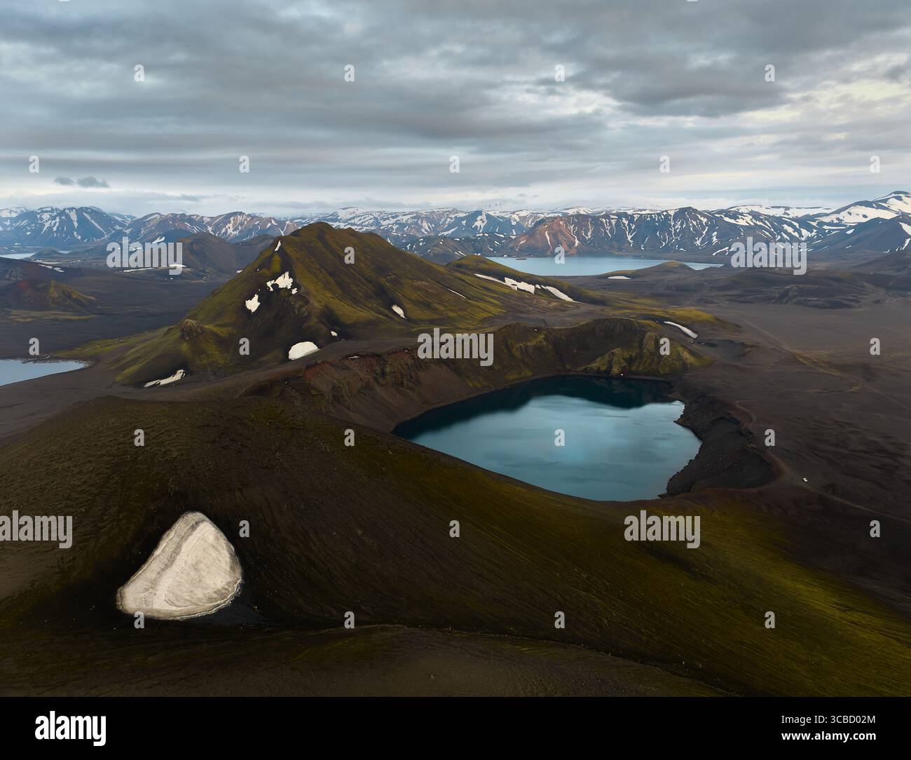 Geothermische Seen reflektieren den bewölkten Himmel im isländischen Hochland Stockfoto