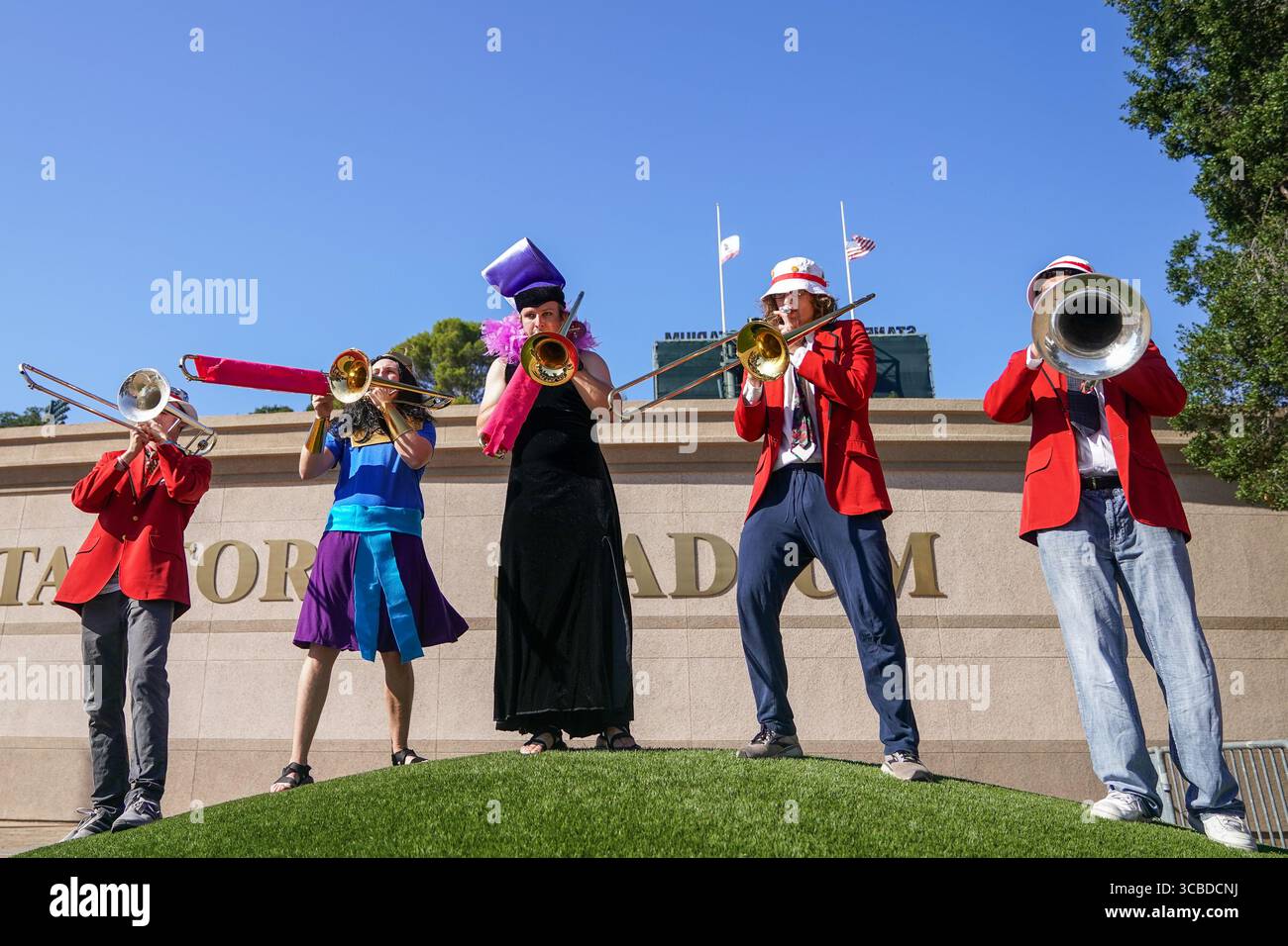 28. Oktober 2023, Stanford, Kalifornien, USA: Stanford Cardinal Band während der Vorspielfeier beim NCAA-Fußballspiel Washington Huskies vs Stanford Cardinal im Stanford Stadium. (Bild: © Jose Moreno/ZUMA Press Wire) Stockfoto