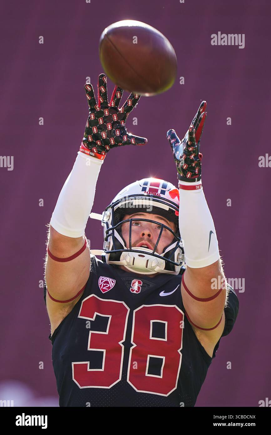 28. Oktober 2023, Stanford, Kalifornien, USA: Stanford Cardinal läuft zurück BRENDON BARROW (38) während des Vorspiels beim NCAA-Fußballspiel Washington Huskies vs Stanford Cardinal im Stanford Stadium. (Bild: © Jose Moreno/ZUMA Press Wire) Stockfoto