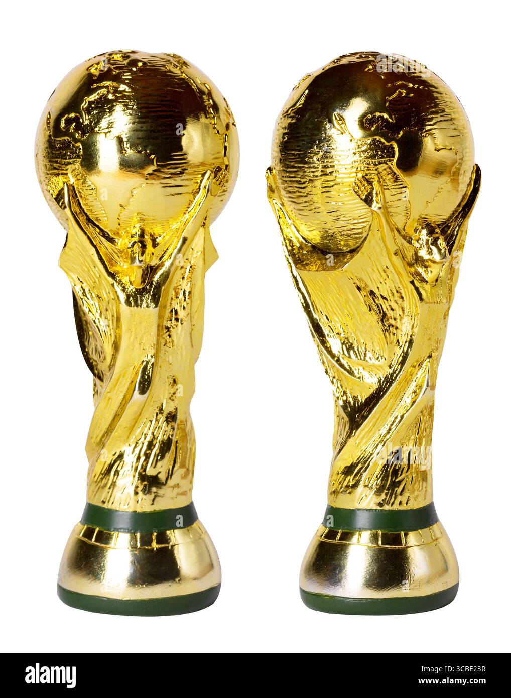 Moskau, Russland - November 2022: Trophäe der FIFA-Weltmeisterschaft auf weißem Hintergrund Stockfoto