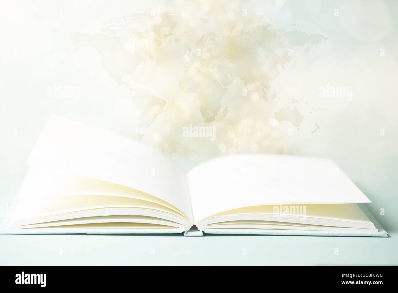 Bildung, Wissen und Fähigkeiten lernen mit Literatur, Weltbuchtag, offenes Buch, Weltkarte, Lesen einer Geschichte Stockfoto