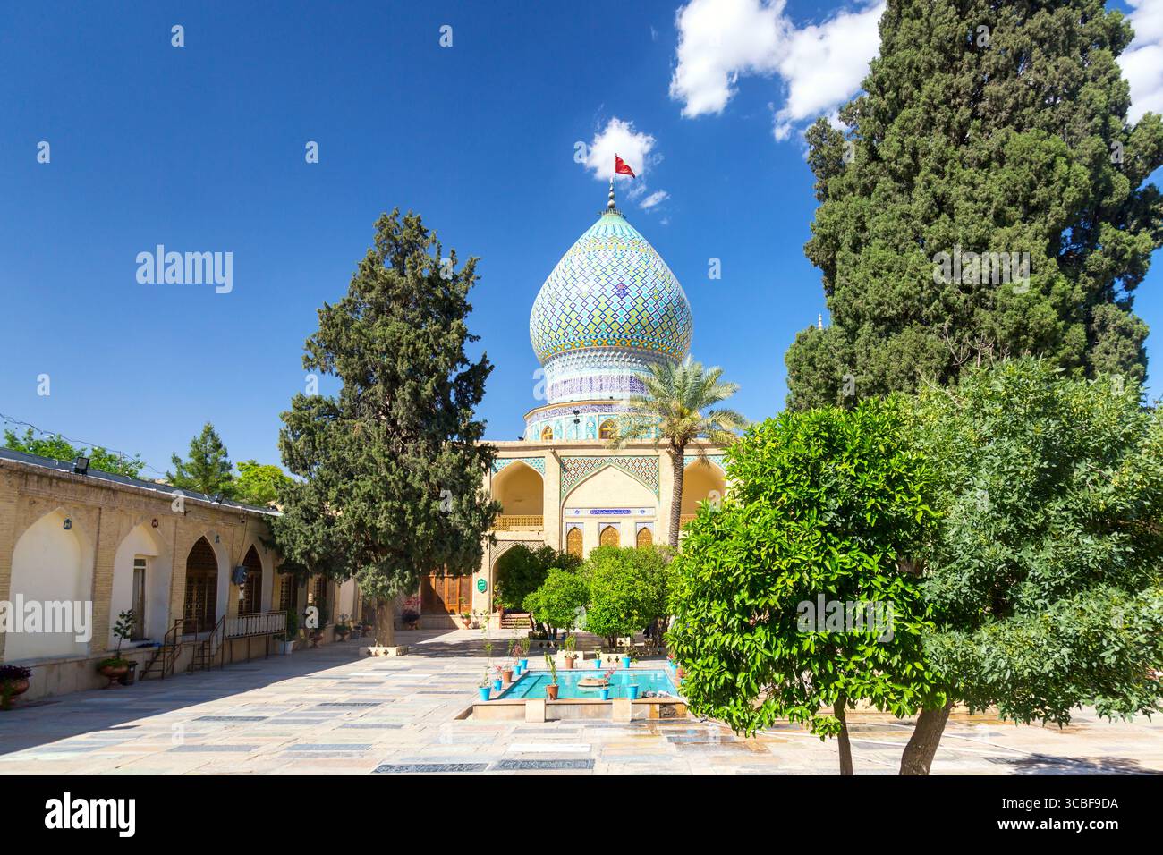 Imamzadeh-YE Ali EBN-e Hamze Mausoleum und Moschee in Shiraz, Iran. Stockfoto