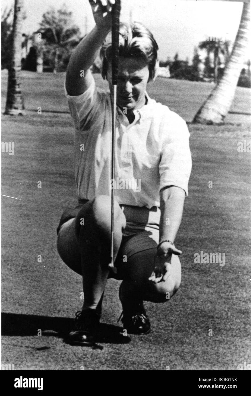 Mickey Wright war eine der größten weiblichen Golfspielerinnen in der Geschichte, bekannt für ihren kraftvollen Schwung, ihre Dominanz auf dem Platz und ihren transformativen Einfluss auf den Damengolf. LPGA Tour gewinnt: 82 (2. All-Time hinter Kathy Whitworth) große Meisterschaften: 13 U.S. Women’s Open: 1958, 1959, 1961, 1964 LPGA Championship: 1958, 1960, 1961, 1963 Stockfoto