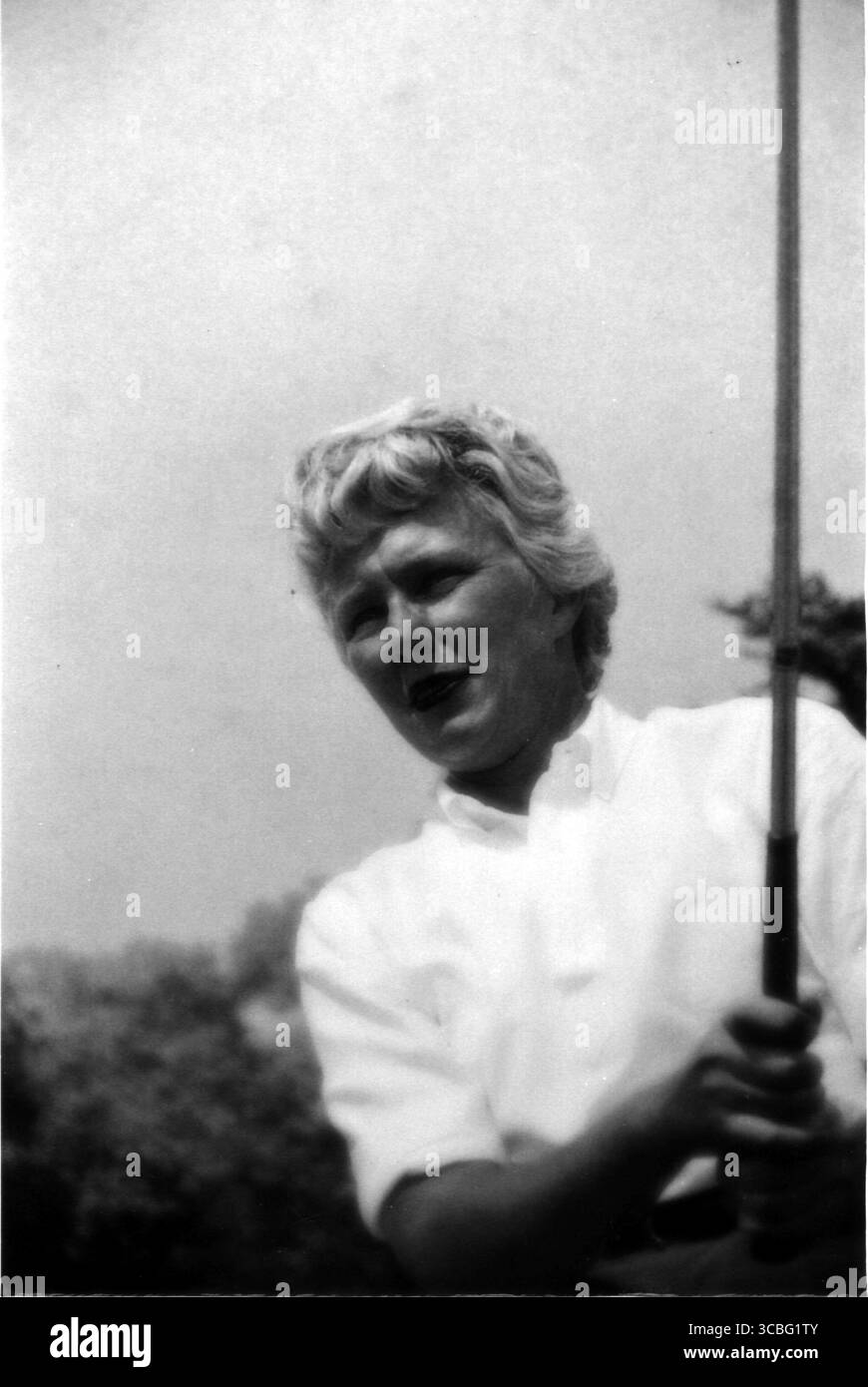 Mickey Wright war eine der größten weiblichen Golfspielerinnen in der Geschichte, bekannt für ihren kraftvollen Schwung, ihre Dominanz auf dem Platz und ihren transformativen Einfluss auf den Damengolf. LPGA Tour gewinnt: 82 (2. All-Time hinter Kathy Whitworth) große Meisterschaften: 13 U.S. Women’s Open: 1958, 1959, 1961, 1964 LPGA Championship: 1958, 1960, 1961, 1963 Stockfoto