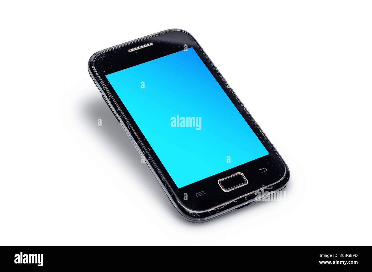 Altes schwarzes Samsung Flip Phone. Altes Mobiltelefon benutzt. Konzept der Verwendung und des Recyclings von Elektronikschrott. Draufsicht, weißer Hintergrund, isoliert. Stockfoto