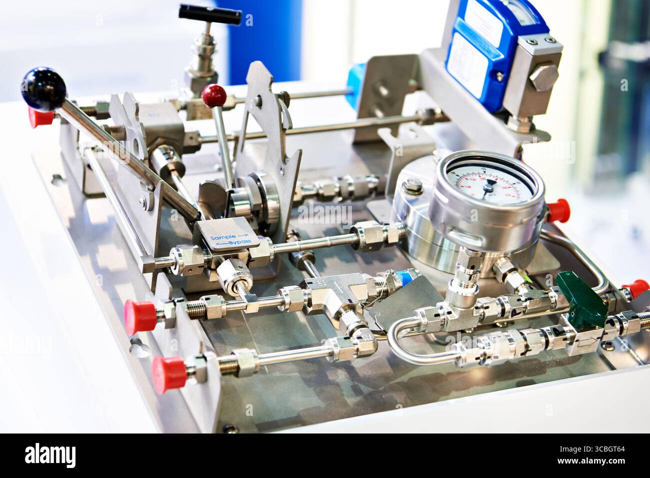 Das Fast Loop-Modul ist für hohe Durchflüsse und lange Transportlinien vom Hahn zum Analysator ausgelegt, um Zeitverzögerungen für Online-Analysensysteme zu reduzieren Stockfoto