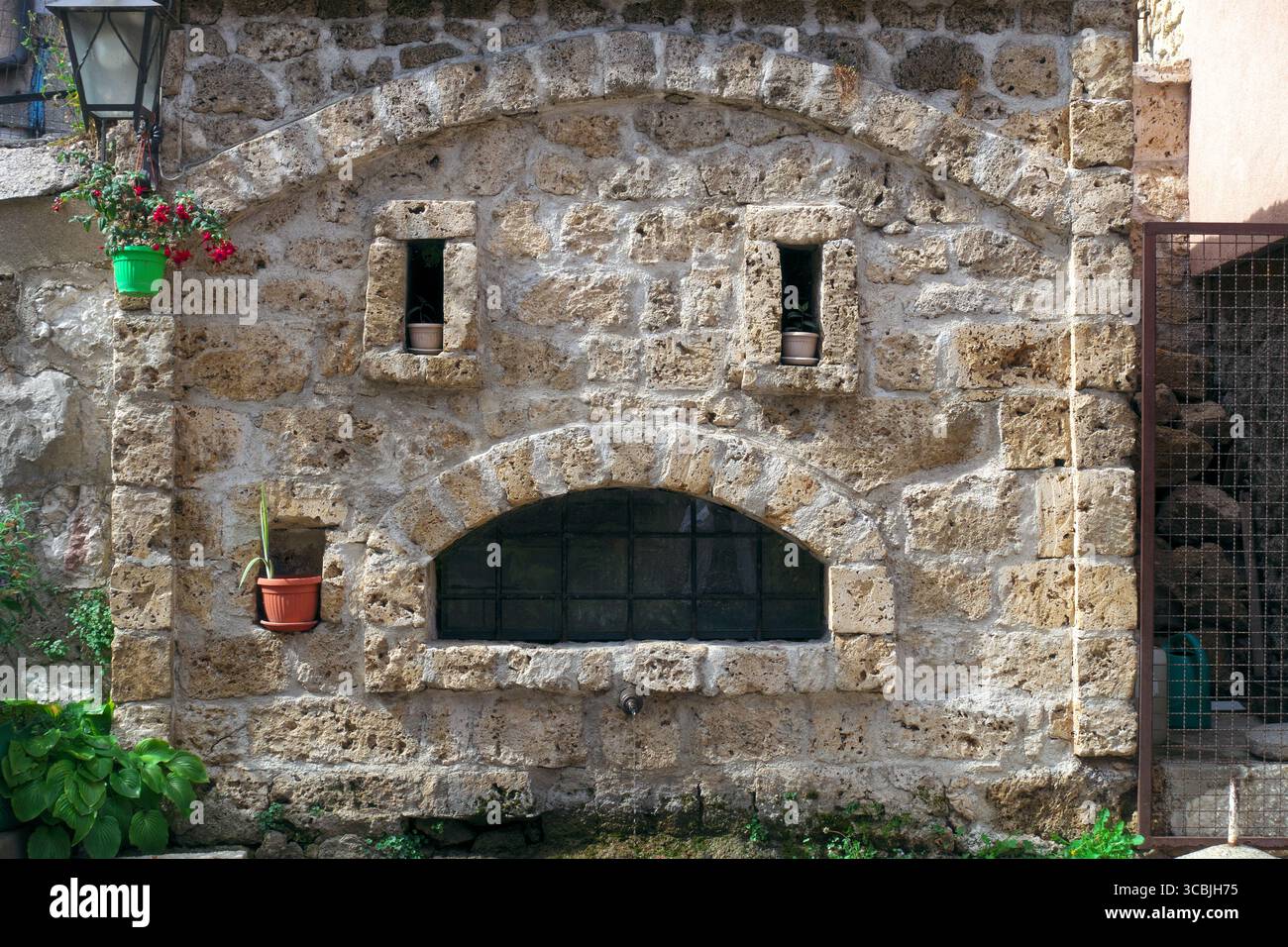 Steinhaus Smiley Face in Travnik, Bosnien und Herzegowina Stockfoto