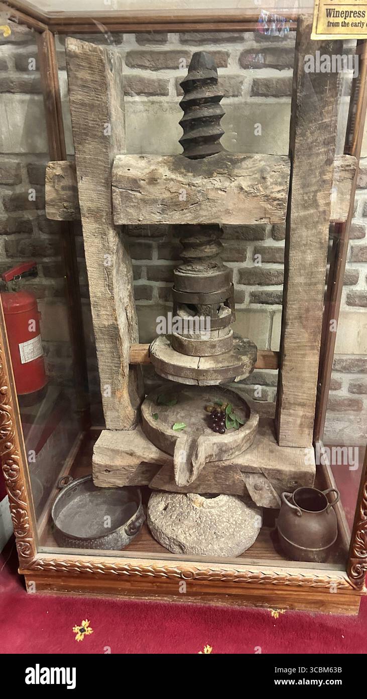 Alte Winzerin in der Heiligen Sergius- und Bacchus-Kirche, einer der ältesten christlichen Kirchen in Kairo, Ägypten Stockfoto