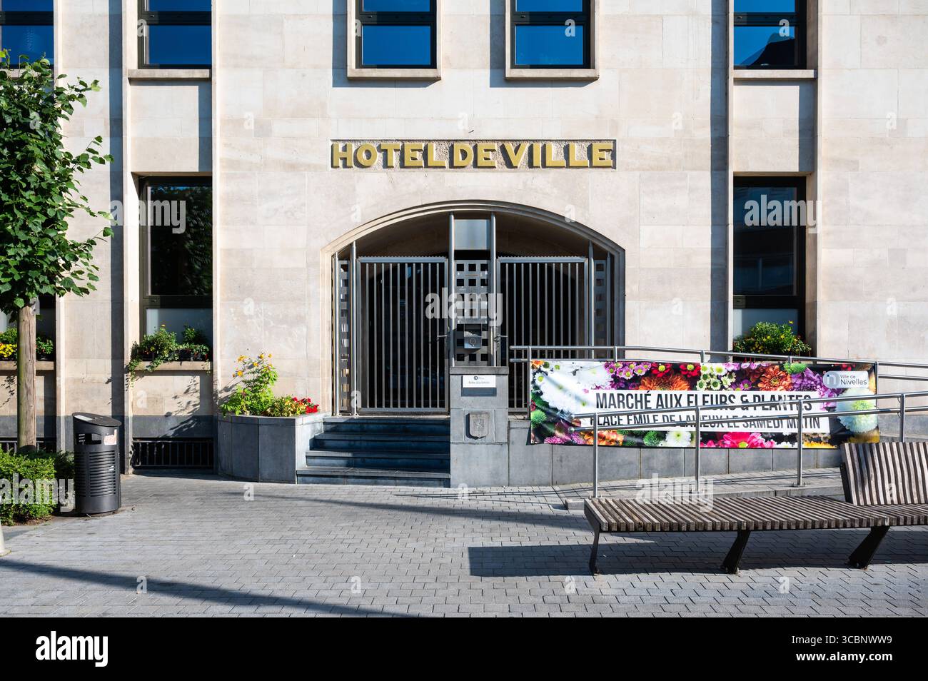 Hotel de Ville oder Rathaus am Grand Place oder Marktplatz von Nivelles, Brabant Wallon, Belgien 13. Juli 2025 Stockfoto