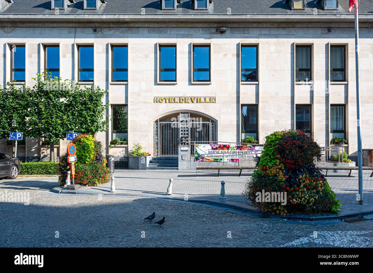 Hotel de Ville oder Rathaus am Grand Place oder Marktplatz von Nivelles, Brabant Wallon, Belgien 13. Juli 2025 Stockfoto