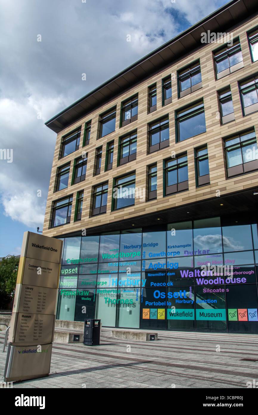 Hauptsitz des Wakefield Council , seine Häuser Wakefield Museum und die zentrale Bibliothek der Stadt Stockfoto