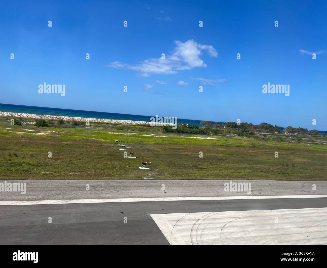Auf der Landebahn in Montego Bay - Smartphone-aufgenommenes Stockfoto