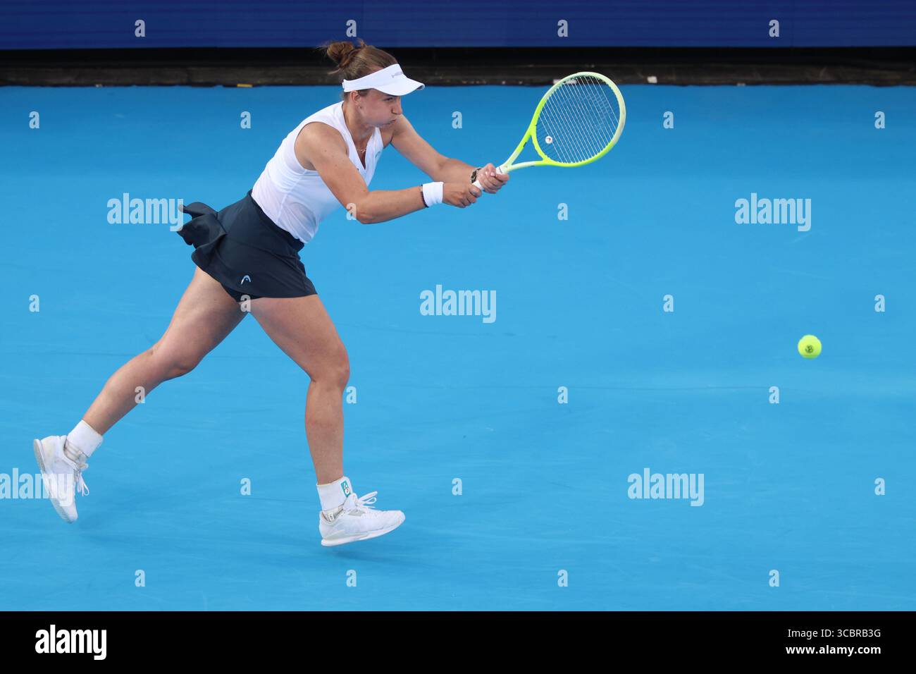 Mason, Ohio, USA. August 2025. Mason, Ohio; Cincinnati Open Tennis Turnier - 2025 08 08 - Barbora Krejcikova spielt einen Ball gegen die Gegnerin Alycia Parks. - Foto von Wally Nell/ZUMAPress (Foto: © Wally Nell/ZUMA Press Wire) NUR REDAKTIONELLE VERWENDUNG! Nicht für kommerzielle ZWECKE! Stockfoto
