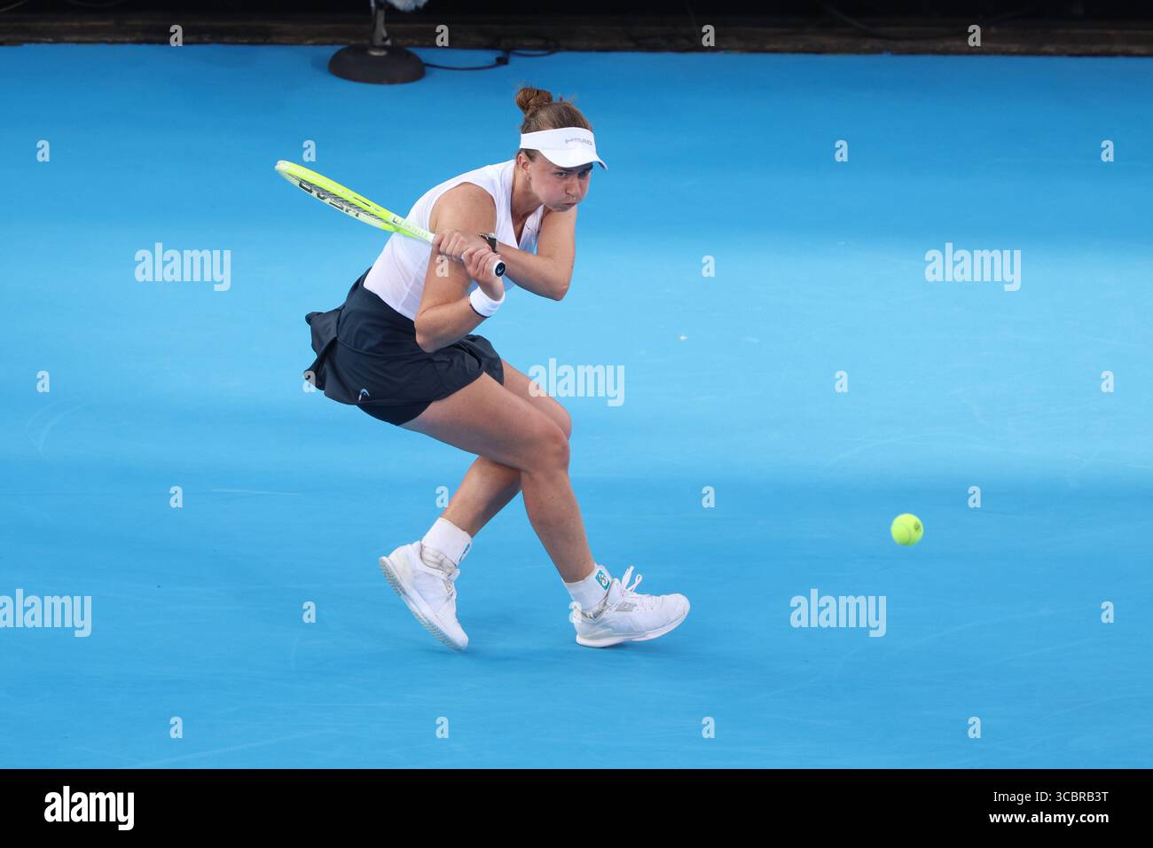 Mason, Ohio, USA. August 2025. Mason, Ohio; Cincinnati Open Tennis Turnier - 2025 08 08 - Barbora Krejcikova spielt einen Ball gegen die Gegnerin Alycia Parks. - Foto von Wally Nell/ZUMAPress (Foto: © Wally Nell/ZUMA Press Wire) NUR REDAKTIONELLE VERWENDUNG! Nicht für kommerzielle ZWECKE! Stockfoto