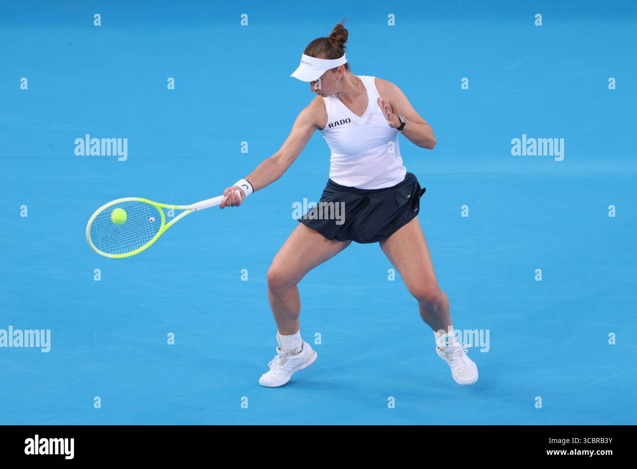 Mason, Ohio, USA. August 2025. Mason, Ohio; Cincinnati Open Tennis Turnier - 2025 08 08 - Barbora Krejcikova spielt einen Ball gegen die Gegnerin Alycia Parks. - Foto von Wally Nell/ZUMAPress (Foto: © Wally Nell/ZUMA Press Wire) NUR REDAKTIONELLE VERWENDUNG! Nicht für kommerzielle ZWECKE! Stockfoto