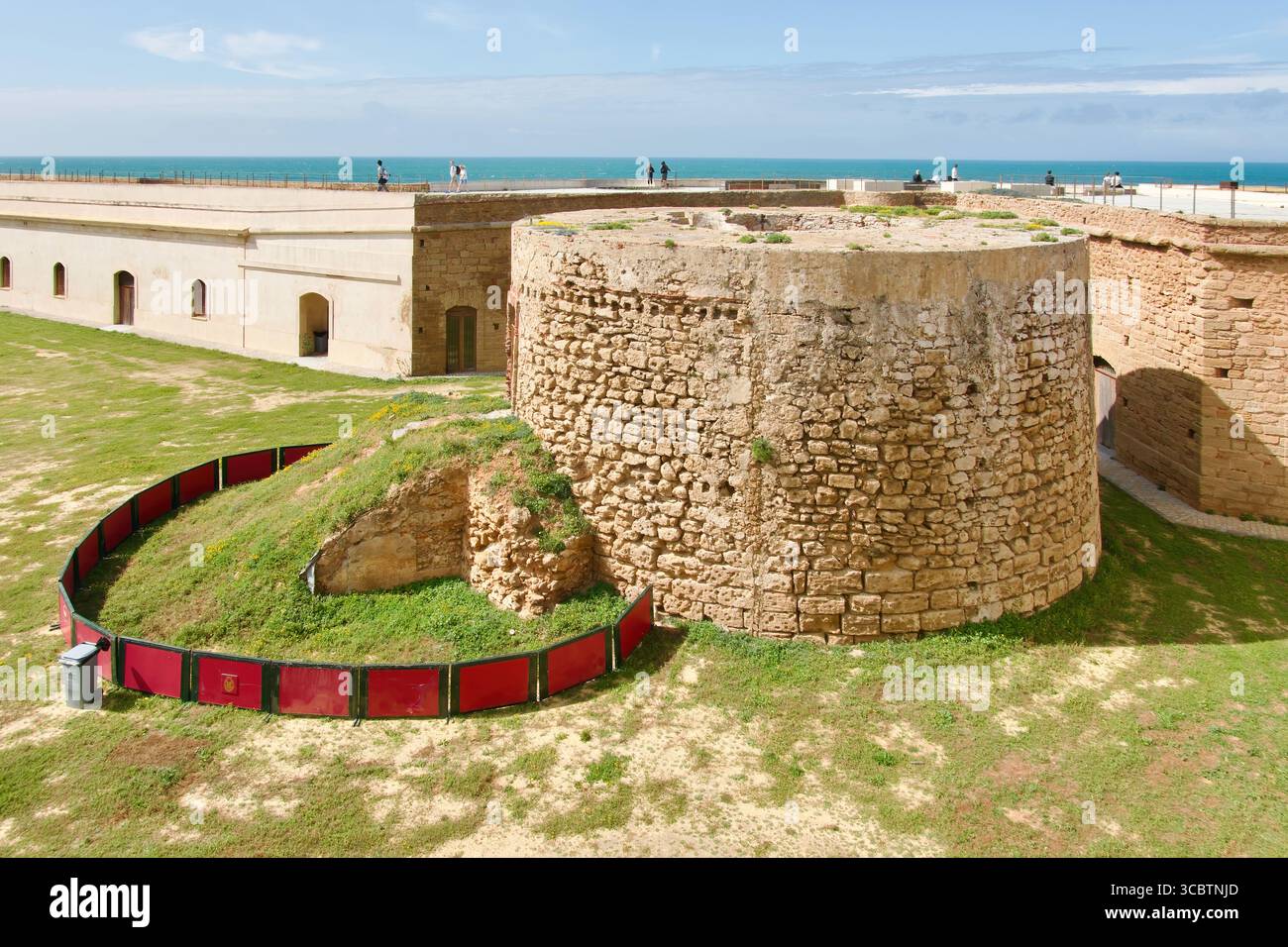 Burg von San Sebastian auf der Insel am Ende des Strandes von Caleta, verbunden mit einem Deich aus dem Jahre 1860 Cadiz Andalusien Spanien Europa Stockfoto