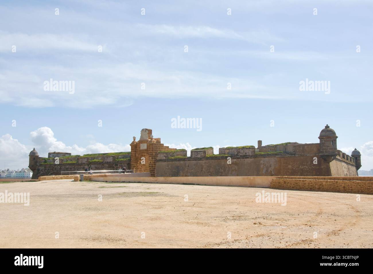 Burg von San Sebastian auf der Insel am Ende des Strandes von Caleta, verbunden mit einem Deich aus dem Jahre 1860 Cadiz Andalusien Spanien Europa Stockfoto