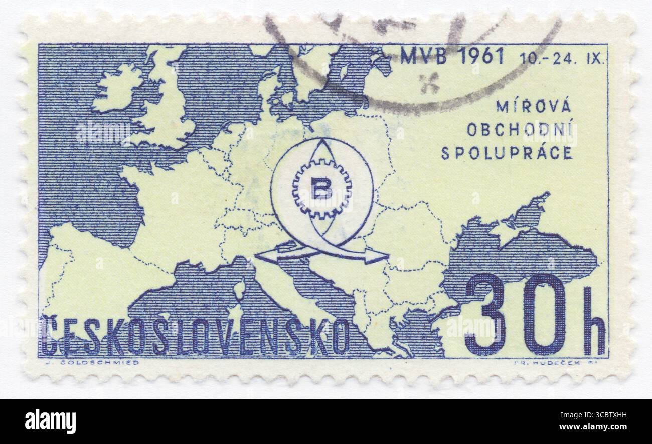 TSCHECHOSLOWAKEI - 14. August 1961: 30 haléř dunkelblauer und hellgrüner Poststempel mit der Darstellung der EUROPAKARTE und des Fair Emblems. Internationale Fachmesse, Brünn, September 10-24 Stockfoto TSCHECHOSLOWAKEI - 14. August 1961: 30 haléř dunkelblauer und hellgrüner Poststempel mit der Darstellung der EUROPAKARTE und des Fair Emblems. Internationale Fachmesse, Brünn, September 10-24 Stockfoto
