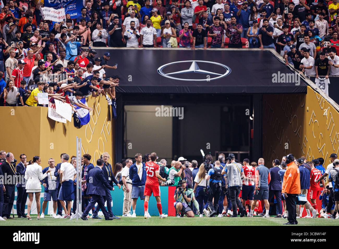 Atlanta, Georgia – 5. Juli: Thomas Müller von Bayern München verlässt das Feld nach seinem letzten Spiel während des Viertelfinales der FIFA Club-Weltmeisterschaft 2025 Stockfoto
