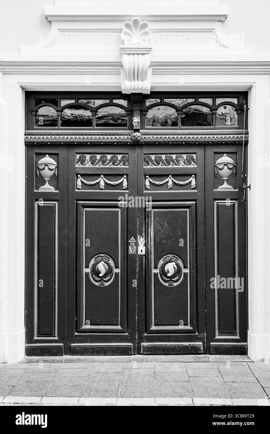 Bonn, Nordrhein-Westfalen, Deutschland - August 2019: Eingangstür zum Beethovenhaus, Gedenkstätte, Museum, Kultureinrichtung, Bonngasse 20, w Stockfoto