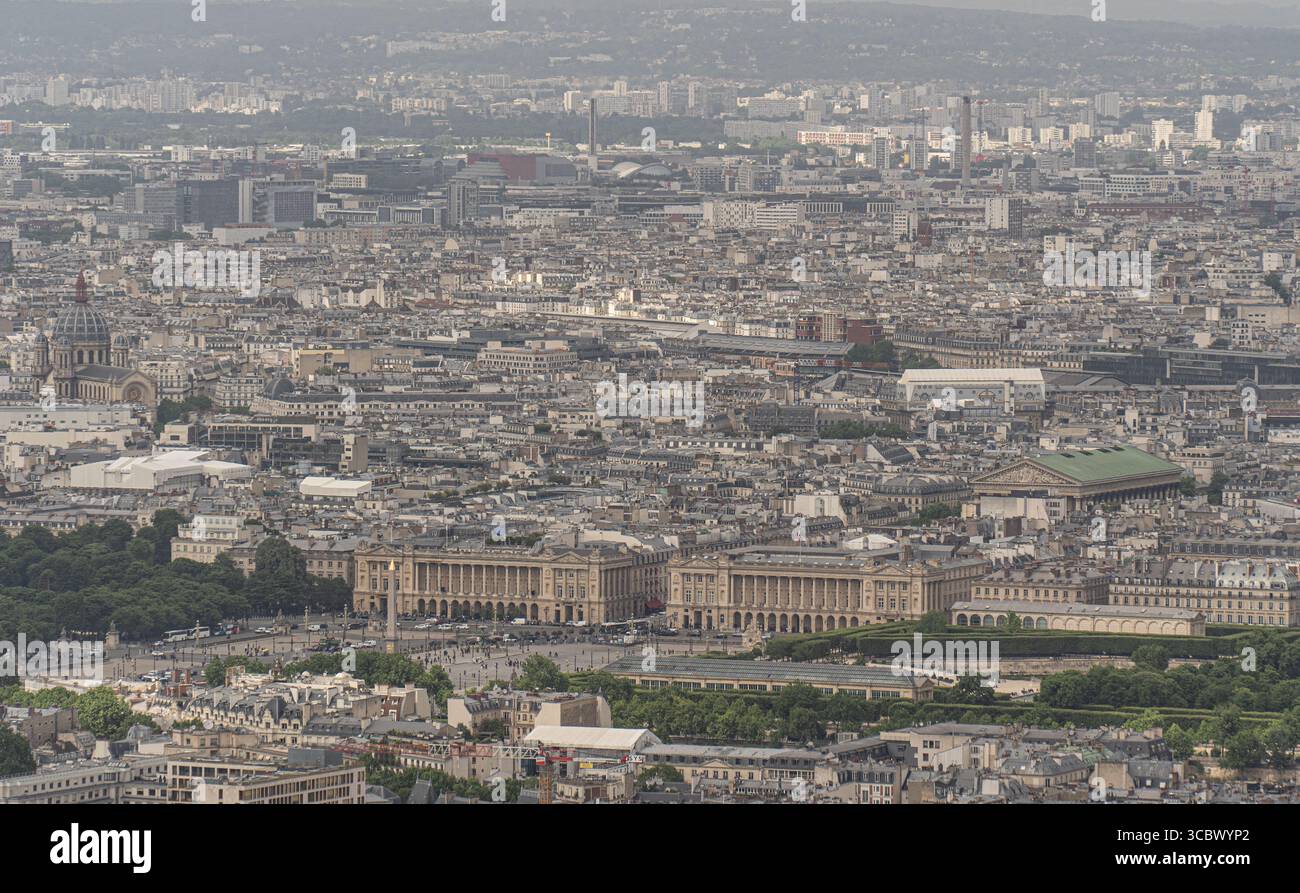 Panoramablick auf Paris mit urbaner Landschaft und historischer Architektur Stockfoto