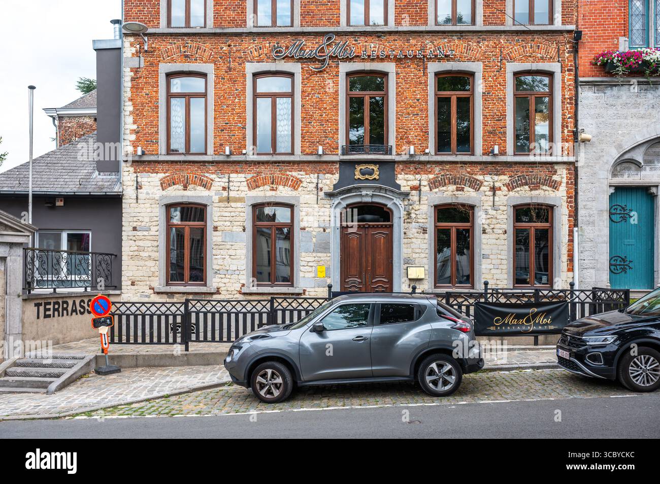 Alte Fassade des Luxusrestaurants in Braine L'Alleud, Brabant Wallon, Belgien 14. Juli 2025 Stockfoto