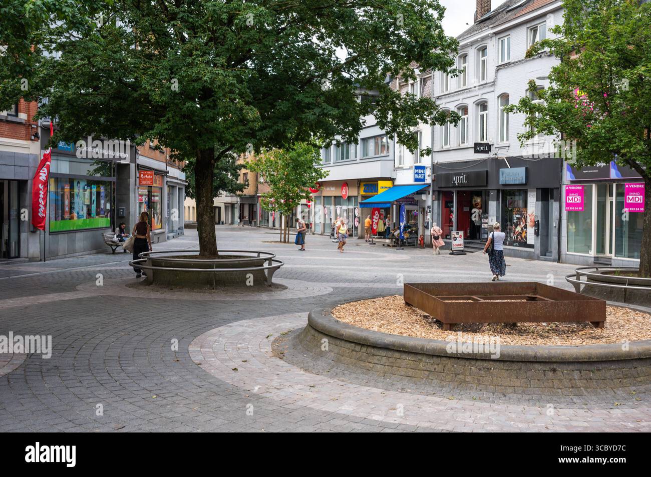 Place du Mole oder Mole Square im Stadtzentrum von Braine L Alleud, Brabant Wallon, Belgien 14. Juli 2025 Stockfoto