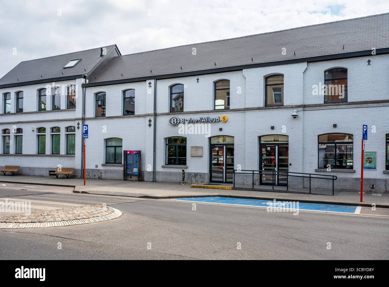 Der örtliche Bahnhof Braine L Alleud, Brabant Wallon, Belgien 14. Juli 2025 Stockfoto