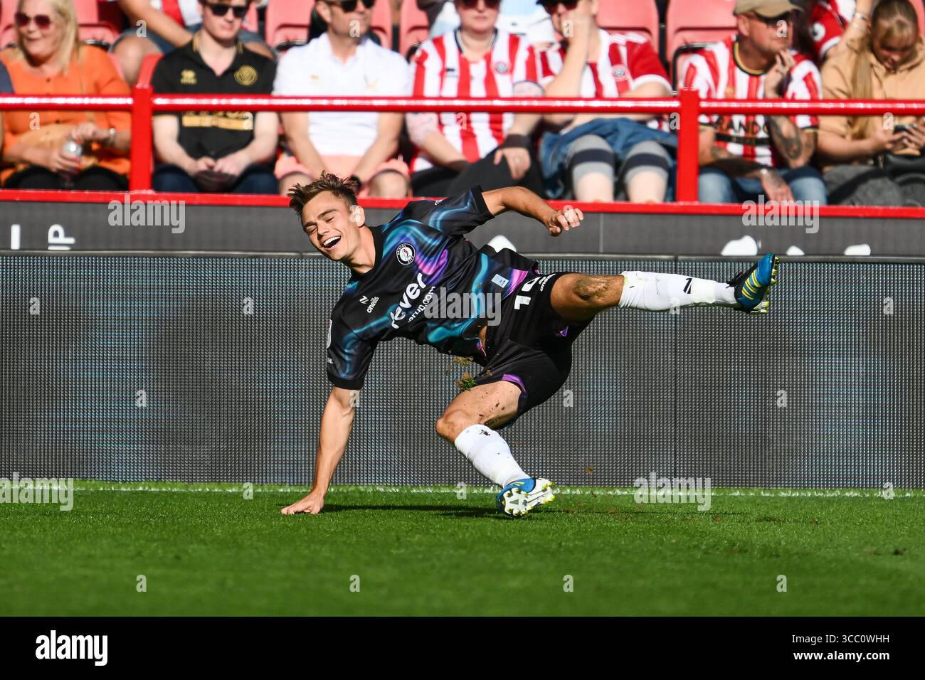 Sheffield, Großbritannien. August 2025. Scott Twine aus Bristol City feiert sein Ziel, es 0-1 während des Spiels Sheffield United vs Bristol City Sky Bet Championship in der Bramall Lane in Sheffield zu erreichen. Der Bildnachweis sollte lauten: Craig Thomas/Sportimage Credit: Sportimage Ltd/Alamy Live News Stockfoto