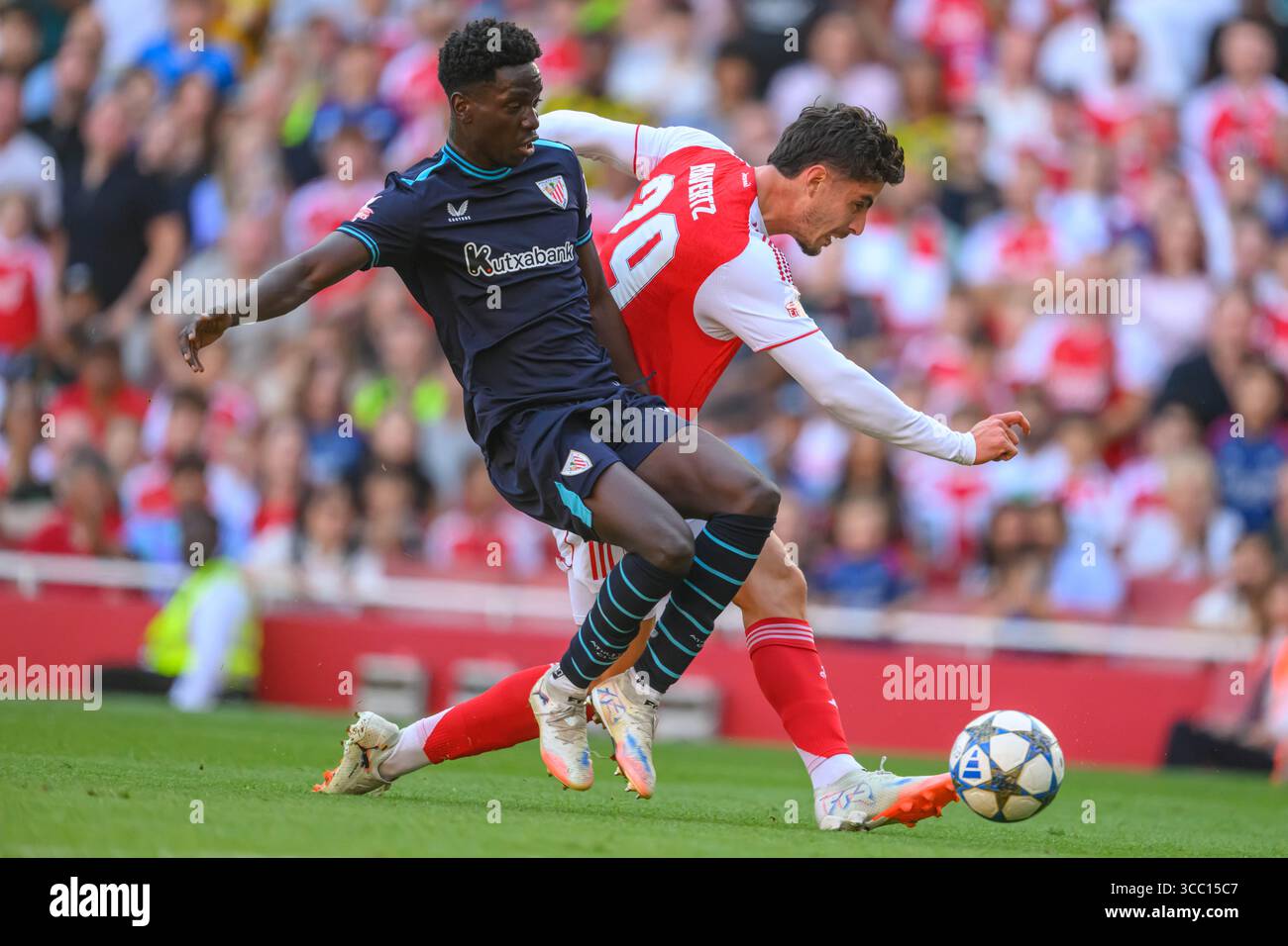 London, Großbritannien. August 2025. Arsenal gegen Athletic Club - Emirates Stadium Kai Havertz schießt und erzielt für Arsenal. Bildnachweis: Mark Pain/Alamy Live News Stockfoto