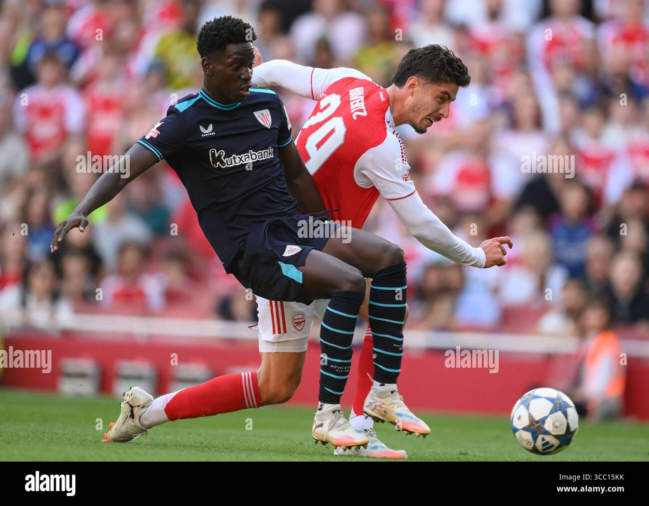 London, Großbritannien. August 2025. Arsenal gegen Athletic Club - Emirates Stadium Kai Havertz schießt und erzielt für Arsenal. Bildnachweis: Mark Pain/Alamy Live News Stockfoto