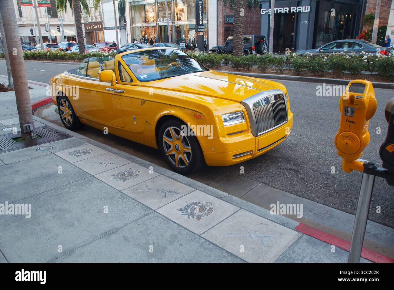 Der Rodeo Drive ist ein elegantes Geschäft in Beverly Hills, Los Angeles, Kalifornien, USA Stockfoto