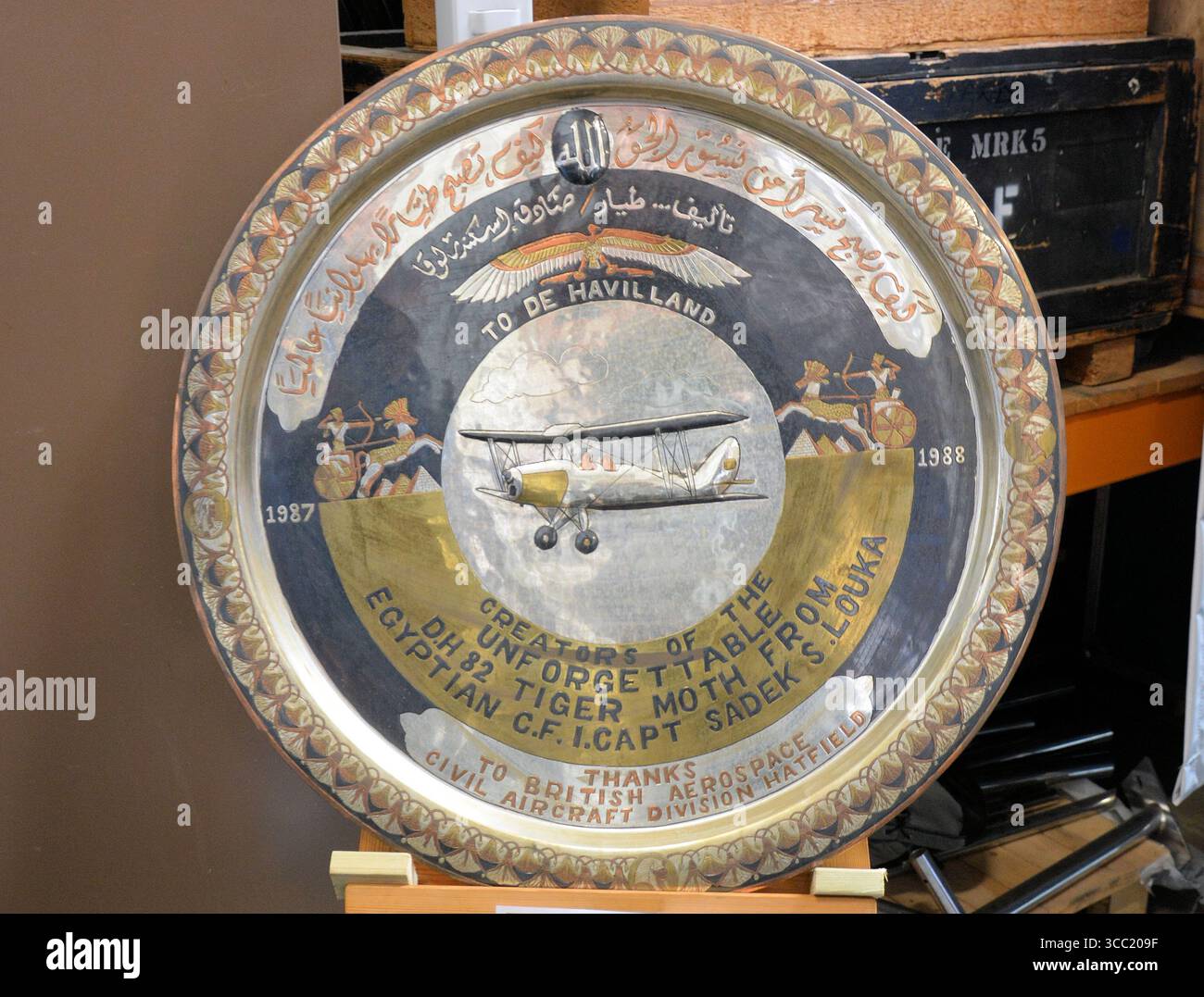 Präsentationstablett für die britische Flugzeugdivision für Luft- und Raumfahrt, Hatfield, von Captain Sadek S Louka, ägyptische Luftwaffe Stockfoto
